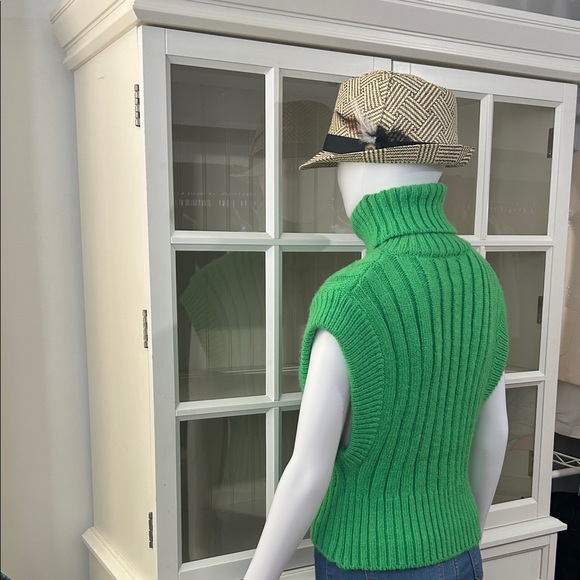 STUNNING Zara BRIGHT Green Sleeveless Turtleneck Sweater. In size M - Picture 11 of 12